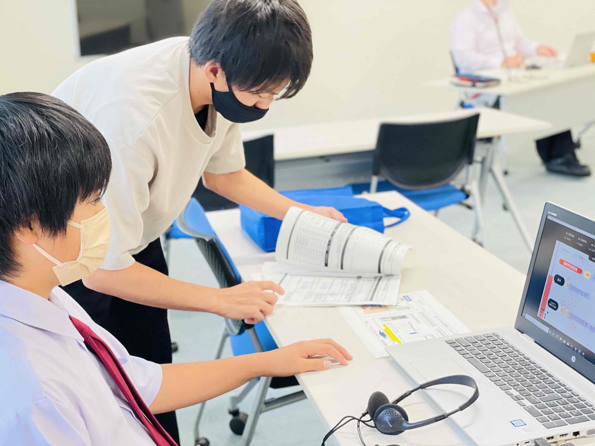 hakase_kagaku's tweet image. 大城くんの発表の様子、および結果は以下の通りです。

・大城　輝真（チャレンジ賞受賞）
　タイトル：「微生物燃料電池の可能性を探る～自作は製品に勝てるか～」

コロナ禍で研究が進みにくいなかで、両名ともしっかりと研究をすすめ、成果を発表してくれました。