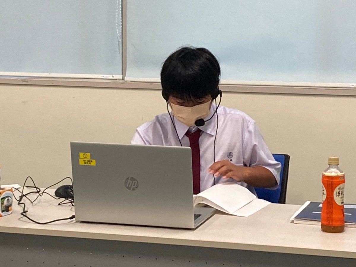 hakase_kagaku's tweet image. 大城くんの発表の様子、および結果は以下の通りです。

・大城　輝真（チャレンジ賞受賞）
　タイトル：「微生物燃料電池の可能性を探る～自作は製品に勝てるか～」

コロナ禍で研究が進みにくいなかで、両名ともしっかりと研究をすすめ、成果を発表してくれました。