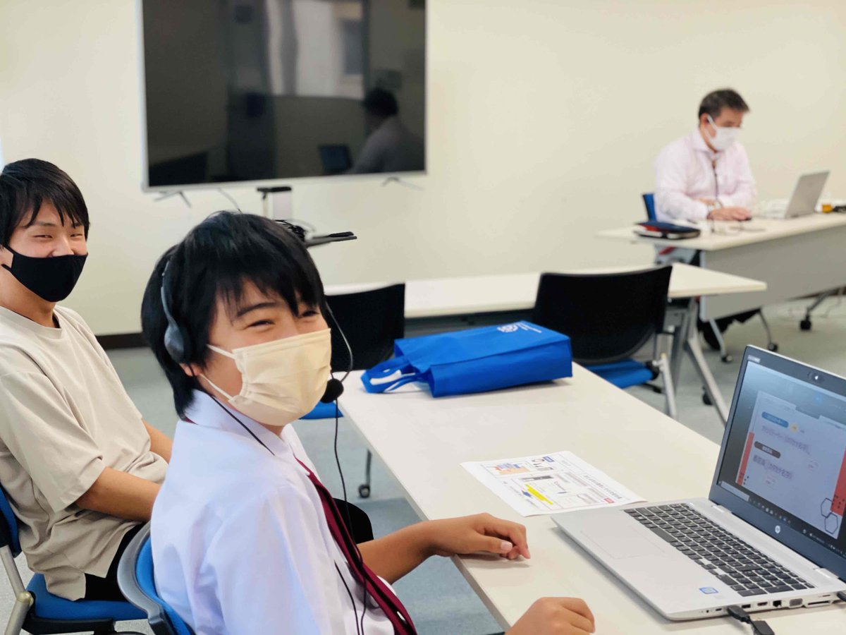 hakase_kagaku's tweet image. 大城くんの発表の様子、および結果は以下の通りです。

・大城　輝真（チャレンジ賞受賞）
　タイトル：「微生物燃料電池の可能性を探る～自作は製品に勝てるか～」

コロナ禍で研究が進みにくいなかで、両名ともしっかりと研究をすすめ、成果を発表してくれました。