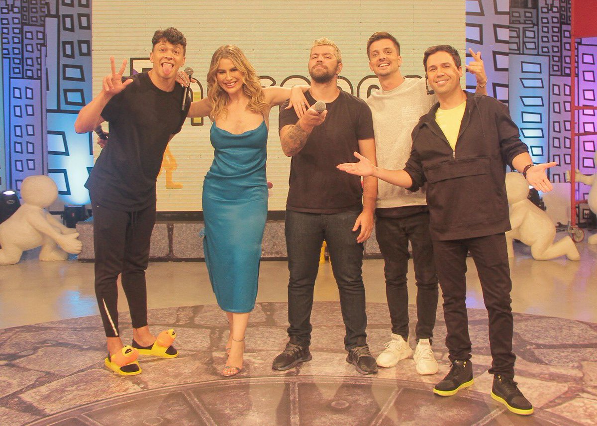 encrencaredetv's tweet photo. Liga na @RedeTV que o #Encrenca está no ar! \o/ https://t.co/4etJLCDta8