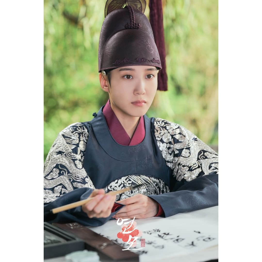 EunbinArab's tweet photo. 🌸21.11.07|
تحديث انستغرام KBSdrama مع أونبين:

صور من دراما عاطفة الملك 

#TheKingsAffection 
#ParkEunBin https://t.co/gYXOqqJx3M