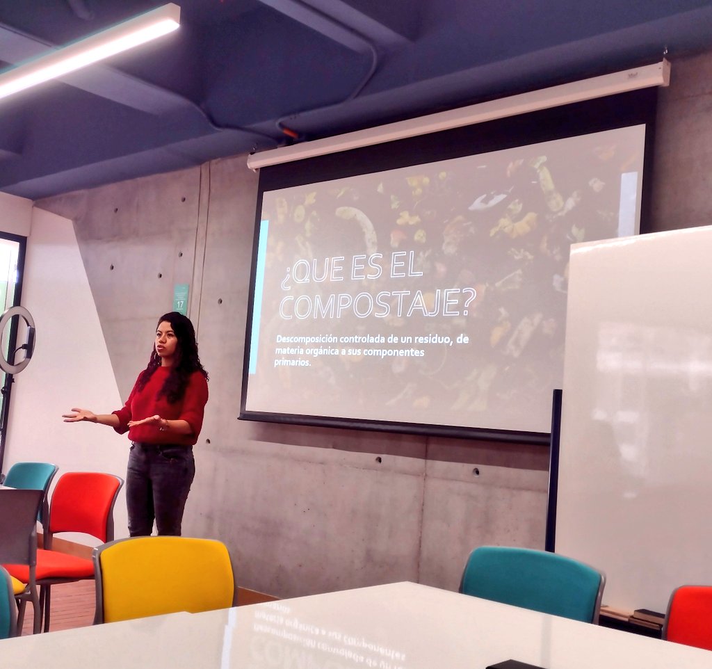 MasCompost's tweet photo. Enseñamos lo que nos hace feliz. Pero nuestra felicidad crece inmensamente cuando, hay personas dispuestas a seguir aprendiendo. #MasCompost https://t.co/qznB1dOj8V