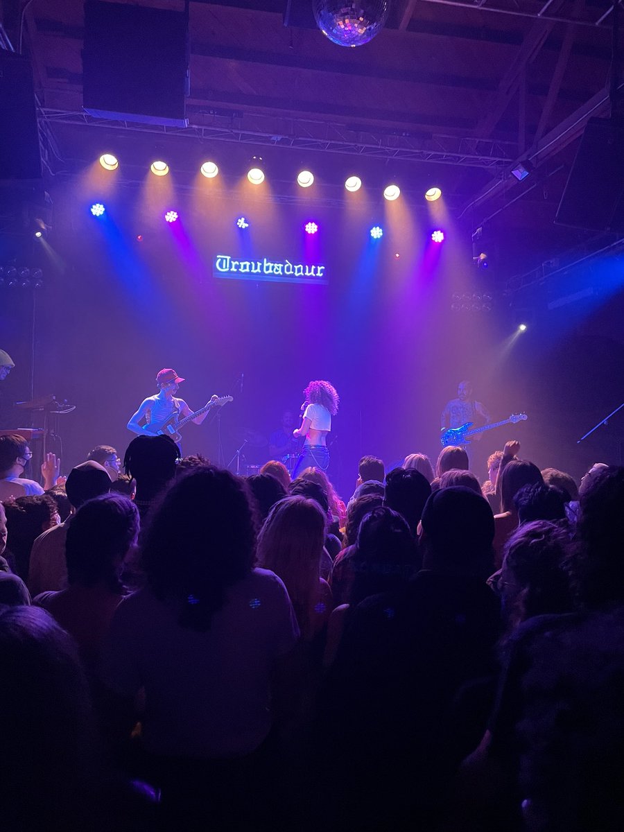WhiskyBryan's tweet photo. Saw Daisy last night in WeHo. Great voice and fun vibe. #daisy https://t.co/WMaaty7lsm