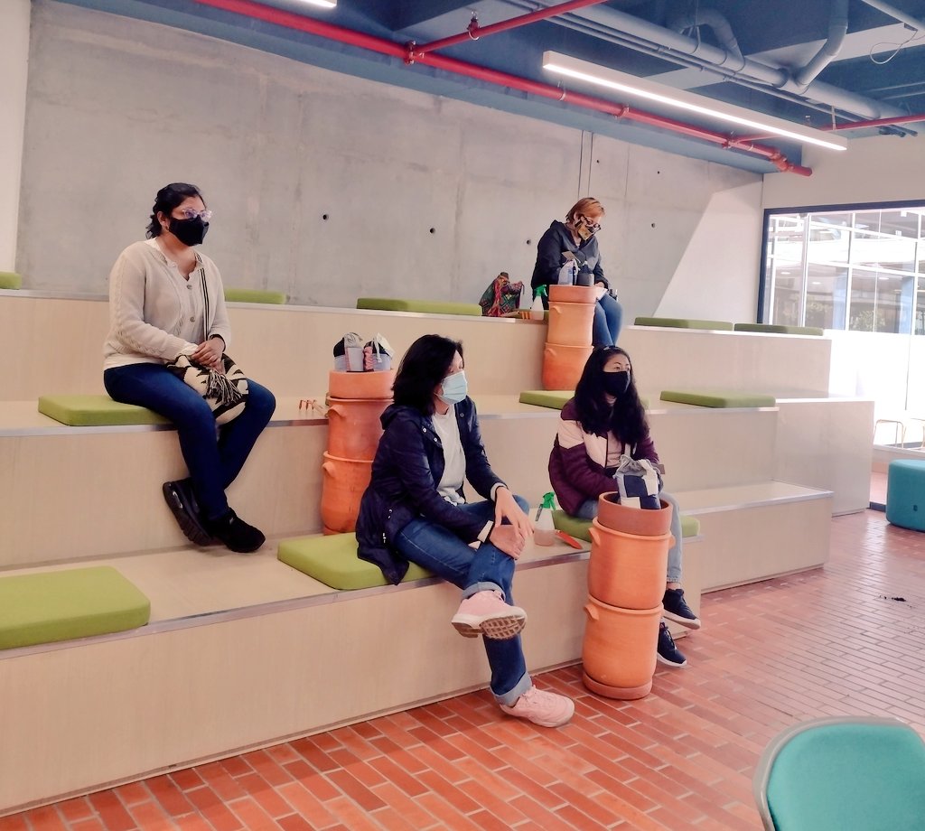 MasCompost's tweet photo. Enseñamos lo que nos hace feliz. Pero nuestra felicidad crece inmensamente cuando, hay personas dispuestas a seguir aprendiendo. #MasCompost https://t.co/qznB1dOj8V