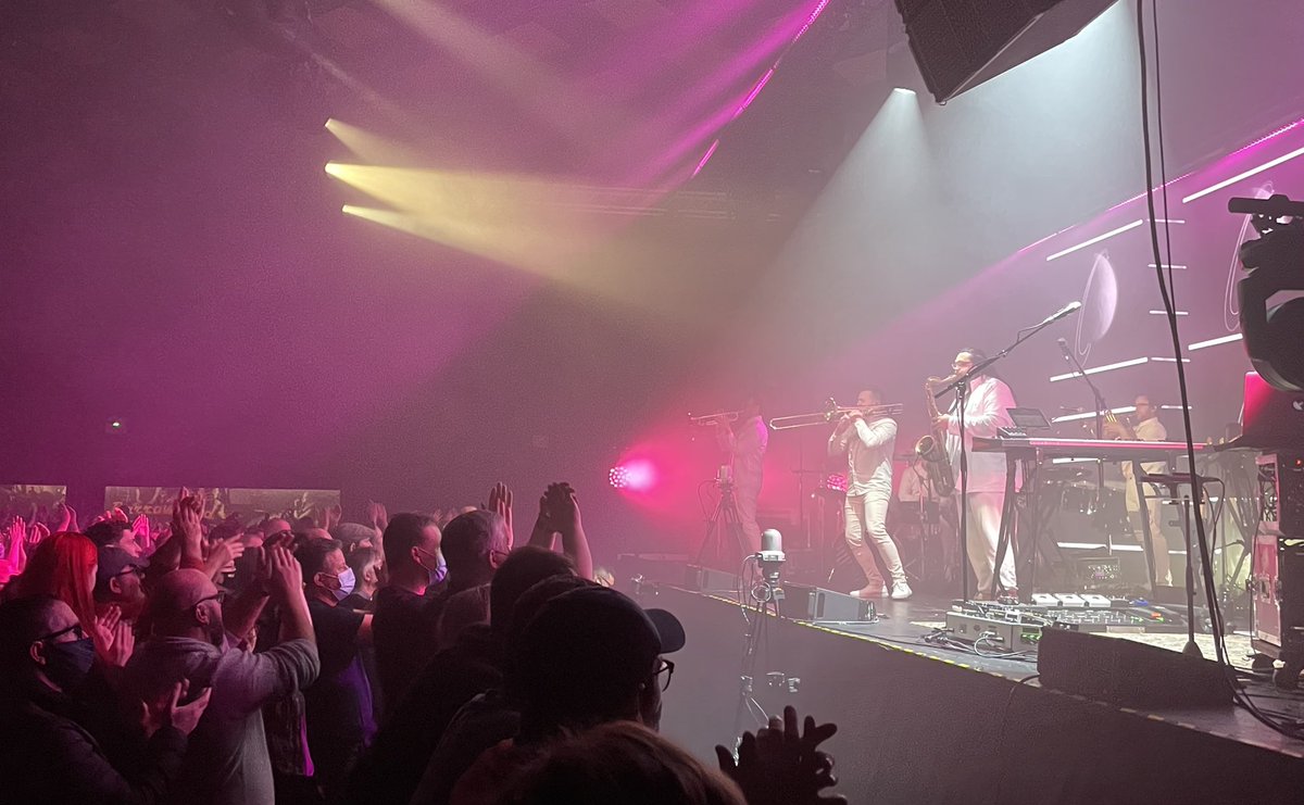 alysonwalkerRHC's tweet photo. After so long starved of culture and live music, it was utter food for the soul to see @PSB_HQ at @TheBarrowlands tonight.
A whole room of folk who also shout βGo!β to the Apollo-inspired anthem put such a huge smile on my face!
#CapComGO! Thanks @RodneyMountain! https://t.co/5DyW4IorKU