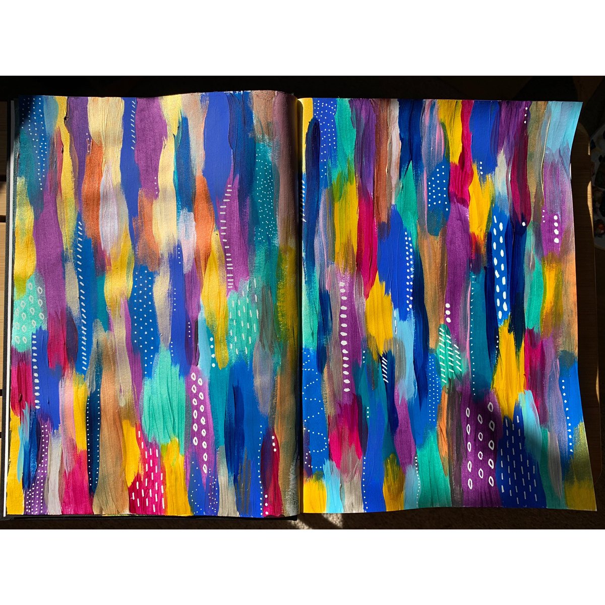 kates2091's tweet photo. I’ve been mindfully getting back into painting lately. Trying to channel some #compassion and soothing into a somewhat threat based period of time I’m finding myself in. Tapping and remembering breathing is important is also helping #mentalhealth #selfcompassion #artjournalling https://t.co/4LrVv3n8w7