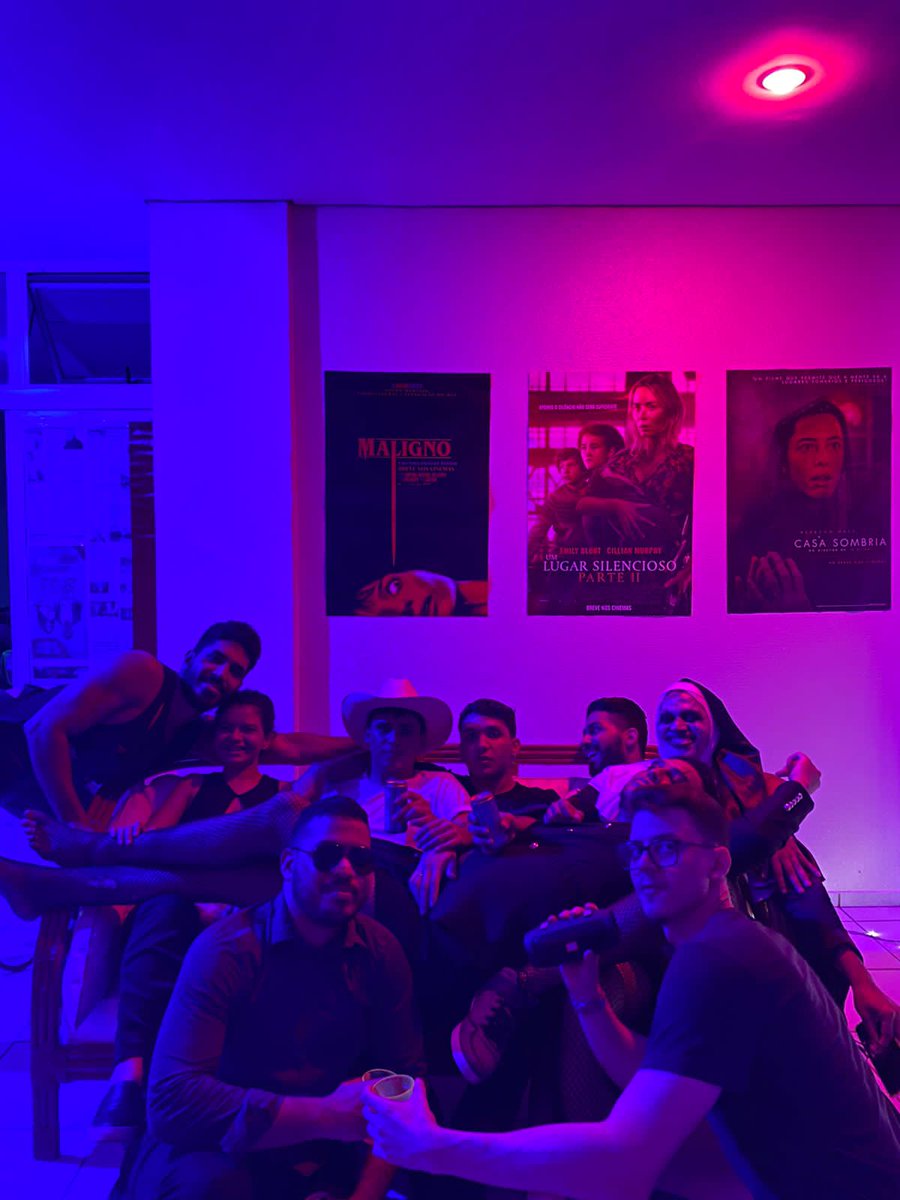 IsaSzaIzaRza's tweet photo. Vestígios de uma noite de #Hallokween 🔥💙 https://t.co/ctxfmVCCHZ