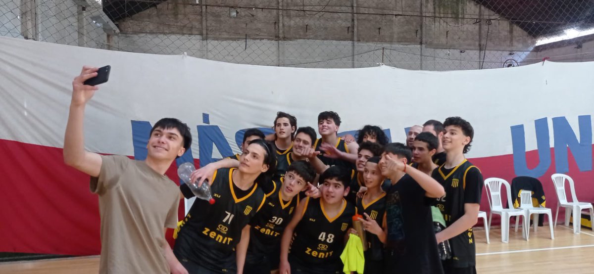 gustavaso1971's tweet photo. 🔥🔥 #Formativas2021 🏀 @BasketCAPuy
3 fotos
3 selfies
3 planteles
A la final las tres categorías
U15, U17 y U19
Felicitaciones a los chicos, CT y a todos los compañeros de directiva que meten en el día a día!
Vamos por todo! https://t.co/bLOdyIq5pd