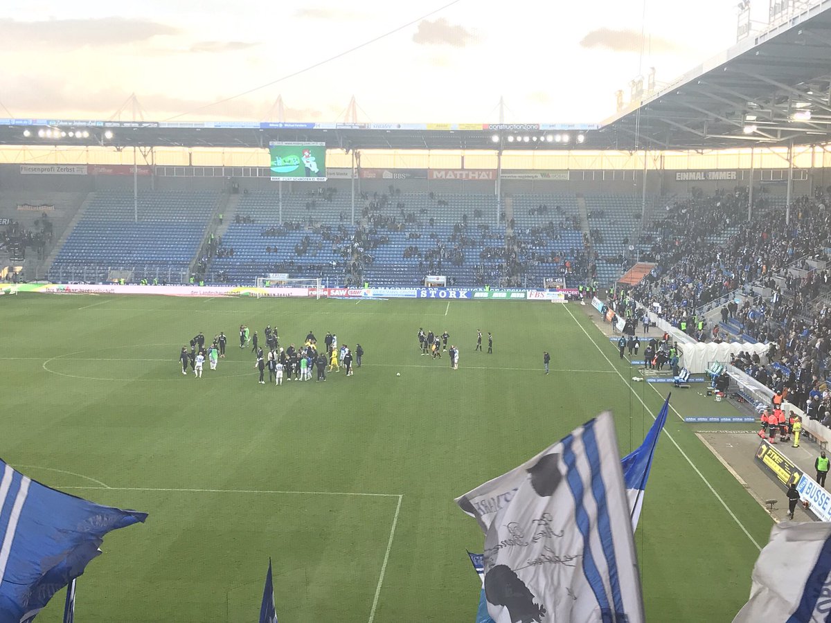 CoraLandshuter's tweet photo. #Spitzenreiter @1_FCM #FCMSCV @SektionTWFCM 💙🤍💪 https://t.co/aIR8UVTzHU