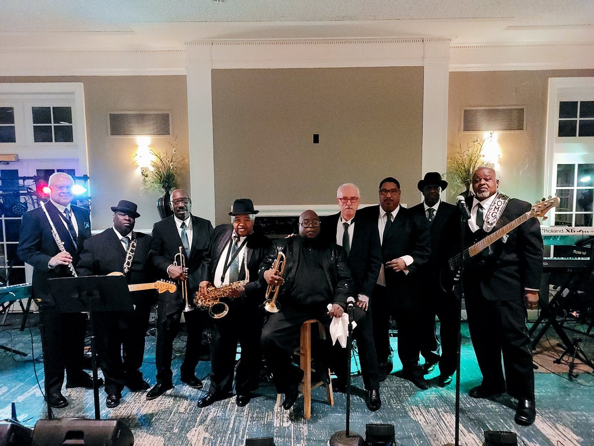 Tonight's office Detroit Golf Club for Rhonda Walker. Congrats to her husband Jason the new club president we also had special guest Bill Meyer on keys and David Green on trumpet. We rocked the joint