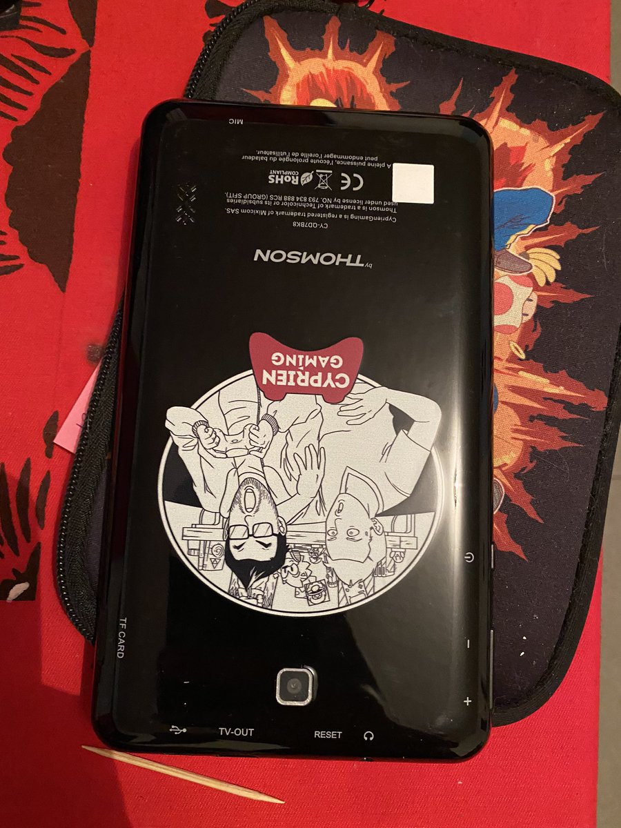l10yd1's tweet photo. Ptdrrrr j’ai retrouvé ça chez je savais même plus que j’avais ça , je pense que je suis une des rares personnes à posséder cette tablette @xSqueeZie @MonsieurDream https://t.co/34oDYEdV2K