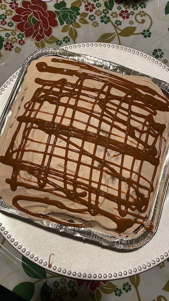 Queen__makaveli's tweet photo. It has been an exciting week! Satisfying everyone’s sweet tooth 😻✨✨#bakingforfun https://t.co/FvsvtJQUFE
