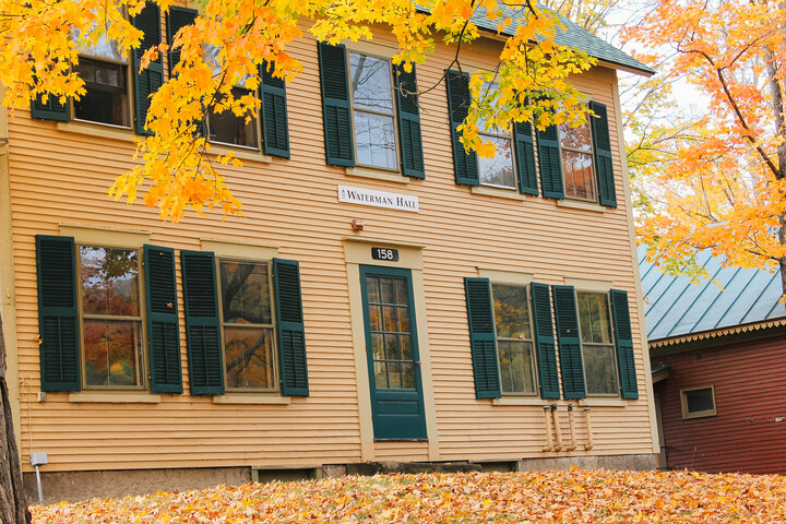 VTLawSchool's tweet photo. Waterman Hall welcomes you. #VLScapes #FallinVermont #VTLawSchool #ThisIsVLS https://t.co/uyymySs1OI