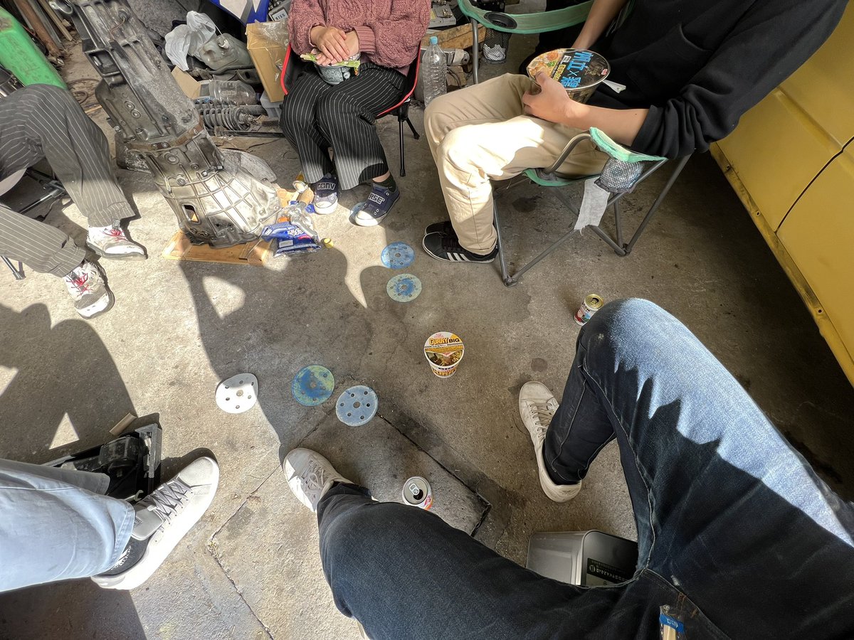 ohka0721's tweet photo. 愉快な仲間達と全塗しました
蛍光イエローに！
みんなのおかげで初めての割に上手くできたと思います
ありがとうございました！
めっちゃ楽しかったです笑 https://t.co/9uqzJCMYTA