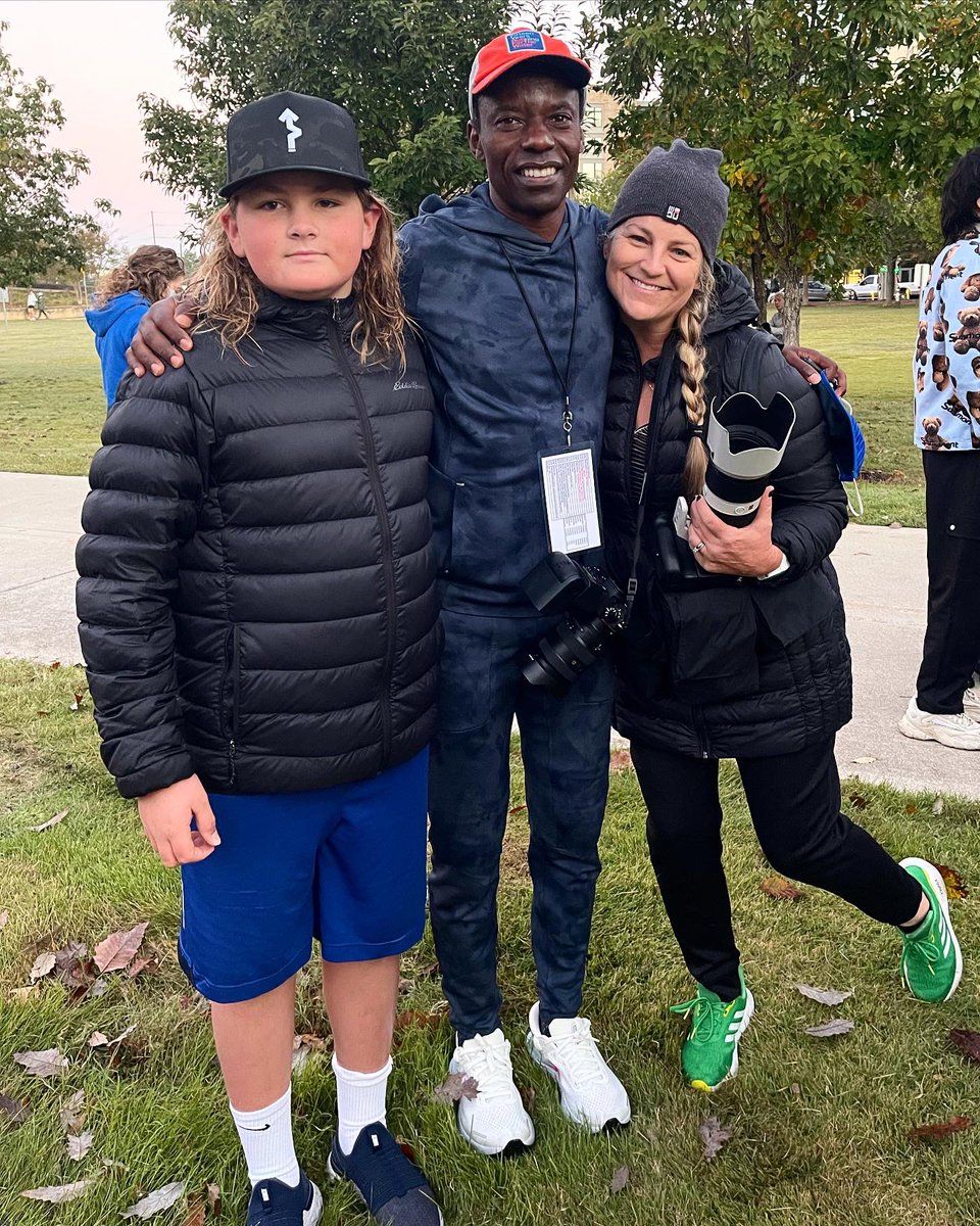 LizKreutz's tweet photo. Loved squeezing @Tuhabonye and photographing @gzlfoundation #runforthewater with a special photographer this morning 🥰 What a gorgeous morning to Run with JOY! ❤️#cleanwater #Burundi #runwithjoy https://t.co/KVb1JFvcRg