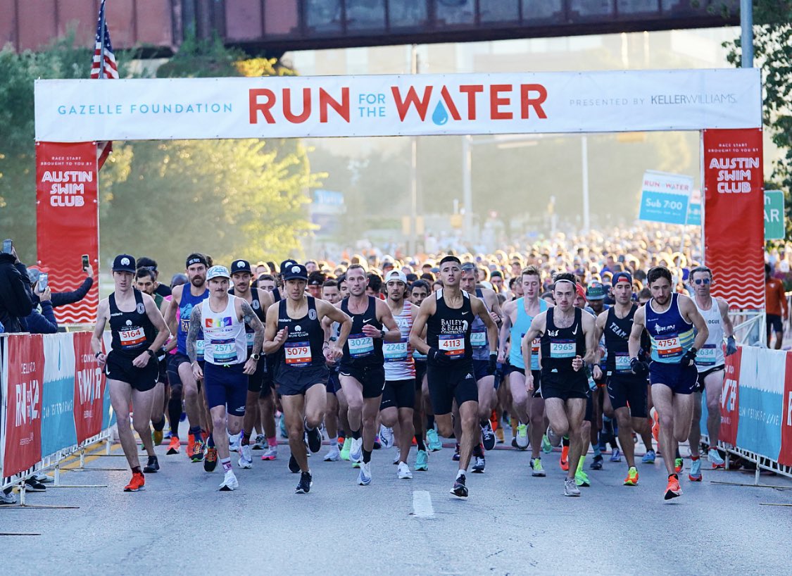 LizKreutz's tweet photo. Loved squeezing @Tuhabonye and photographing @gzlfoundation #runforthewater with a special photographer this morning 🥰 What a gorgeous morning to Run with JOY! ❤️#cleanwater #Burundi #runwithjoy https://t.co/KVb1JFvcRg
