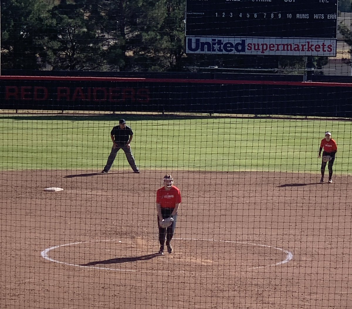twillis4d's tweet photo. Back in the 806! #GunsUp https://t.co/3uTPNZbB2D