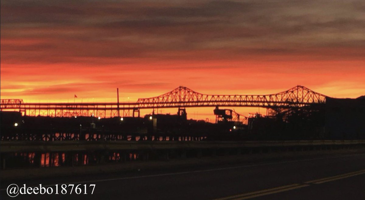 ChelseaScanner's tweet photo. Wow stunning #sunset photo…
( 📸 Credit - @deebo187617 ) #Chelsea #Massachusetts https://t.co/Gy3vtJ1Nn3