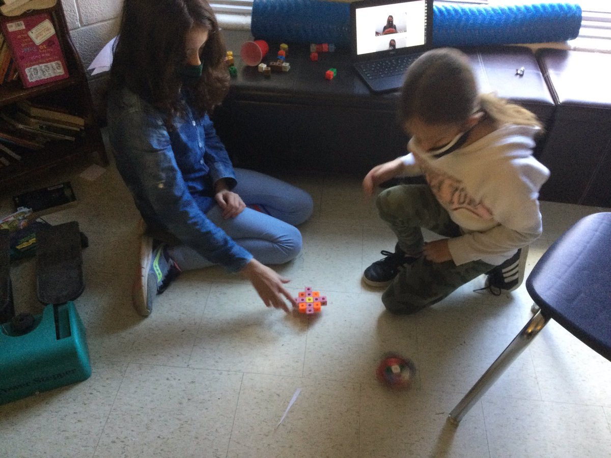 waltonsclass's tweet photo. Student sharing a challenge from her blog post she created videos & wrote Student-led lesson to all Ss in the Think Tank @WestwoodUGDSB @ugdsb @UGExperiential, we will finish part 3 tomorrow & share our ๐ก ideas on the blog. #ssleadership #inquiry #ssvoice WOW such #engagement https://t.co/lw7XtKXOfu