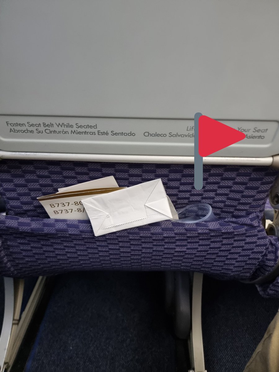 rauleperez's tweet photo. Hola @CopaAirlines pueden limpiar mejor sus aviones antes del abordaje, desechos contaminados en el asiento. https://t.co/JUaqV1kcEG