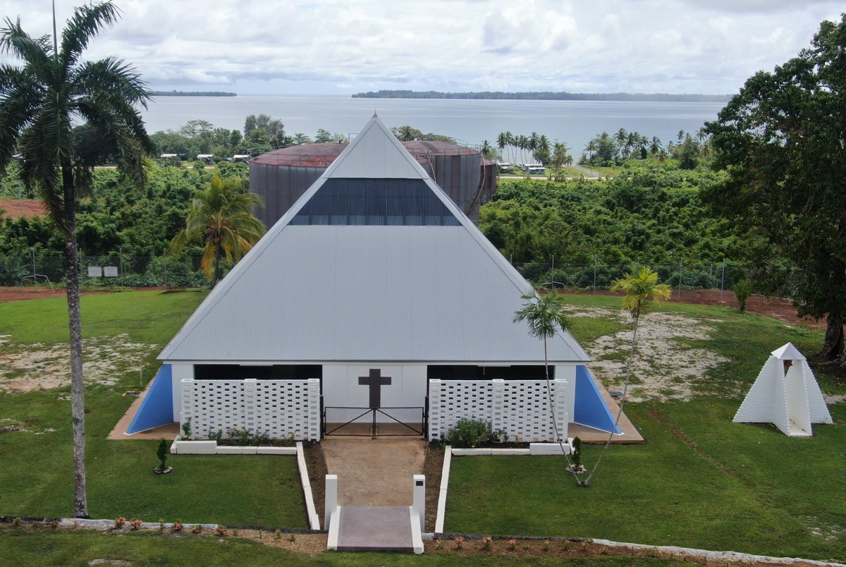 DefenceAust's tweet photo. The Papua New Guinea Defence Force recently commissioned the Lombrum Naval Base community chapel. Refurbishments occurred through the #PNGAusPartnership, part of the Lombrum Early Works Project that commenced in June 2020. 🇦🇺🇵🇬⛪

@AustralianArmy #YourADF #ADFinPNG #PNGDF https://t.co/jItm8Jwxtd