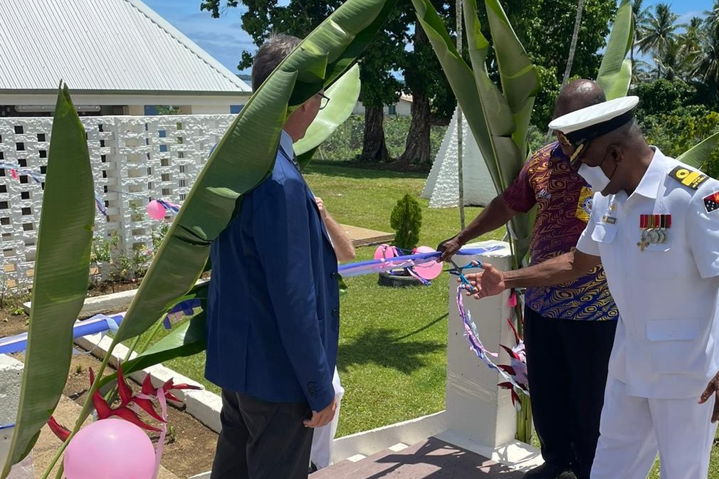 DefenceAust's tweet photo. The Papua New Guinea Defence Force recently commissioned the Lombrum Naval Base community chapel. Refurbishments occurred through the #PNGAusPartnership, part of the Lombrum Early Works Project that commenced in June 2020. 🇦🇺🇵🇬⛪

@AustralianArmy #YourADF #ADFinPNG #PNGDF https://t.co/jItm8Jwxtd