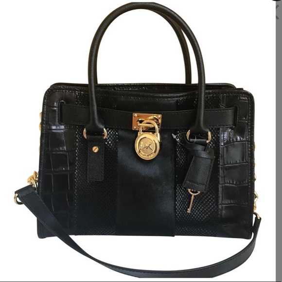 ishopsmartsave's tweet photo. So good I had to share! Check out all the items I'm loving on @Poshmarkapp #poshmark #fashion #style #shopmycloset #zara #michaelmichaelkors #marcjacobs: https://t.co/9dbSTSnHec https://t.co/xlZK3OEnFC