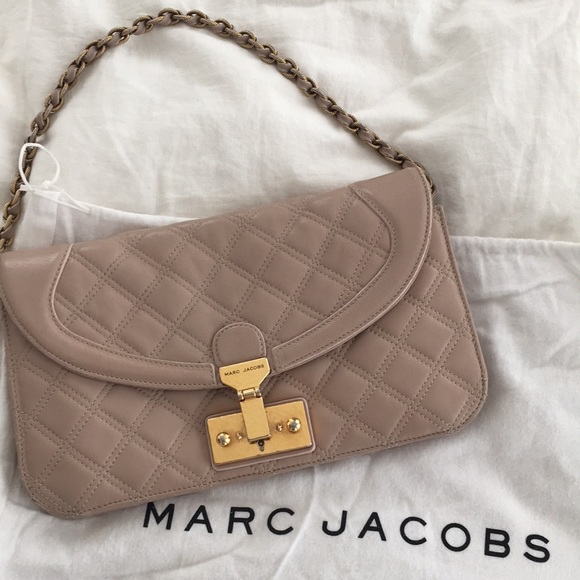 ishopsmartsave's tweet photo. So good I had to share! Check out all the items I'm loving on @Poshmarkapp #poshmark #fashion #style #shopmycloset #zara #michaelmichaelkors #marcjacobs: https://t.co/9dbSTSnHec https://t.co/xlZK3OEnFC