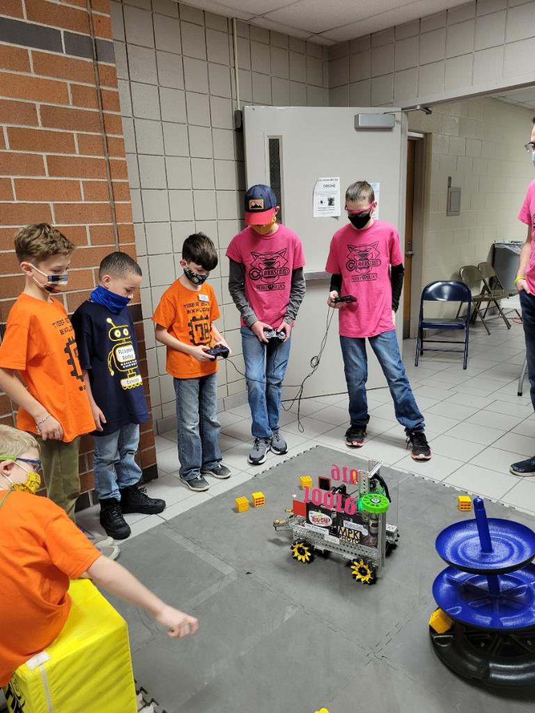 ClarkstonRoboWolves tweet media