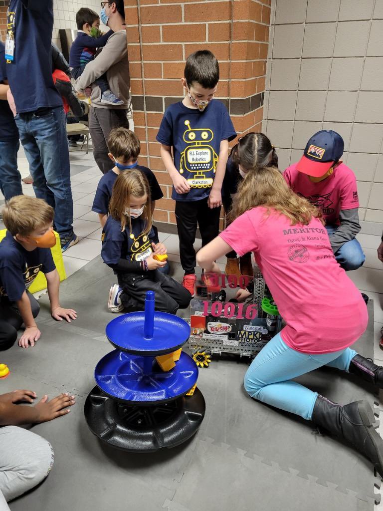 ClarkstonRoboWolves tweet media