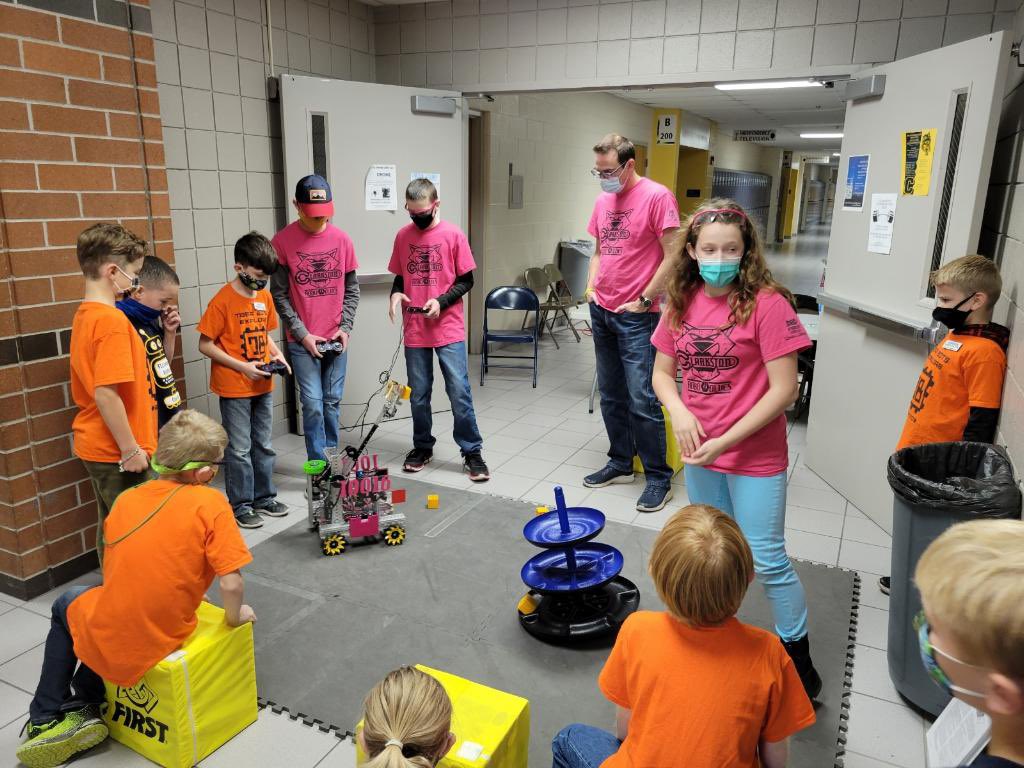 ClarkstonRoboWolves tweet media