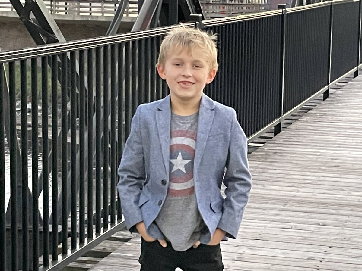 rpmlive's tweet photo. This guy is heading out on the town for the evening. It’s time for a little fun before the new week begins. #MiddleH #Stud #Downtown https://t.co/VGwVfseuVJ