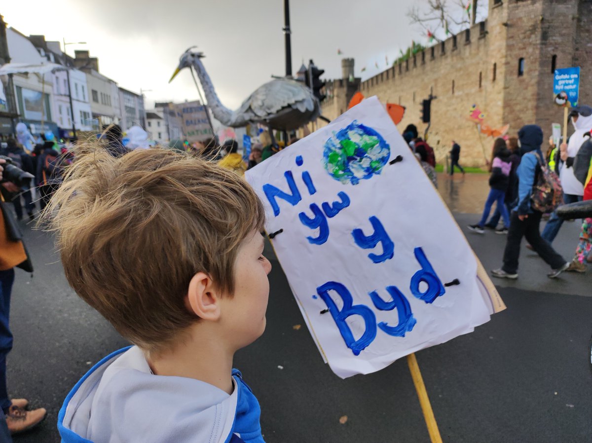 BerllanBrych's tweet photo. Glad to take part in @CardiffCOP26 with @GreenHWales and @Keep_Wales_Tidy Sign inspired by @gruffingtonpost Diolch Gruff! #PlantCenta #YBerllanBrychod #COP26 https://t.co/qG03pgkC2v