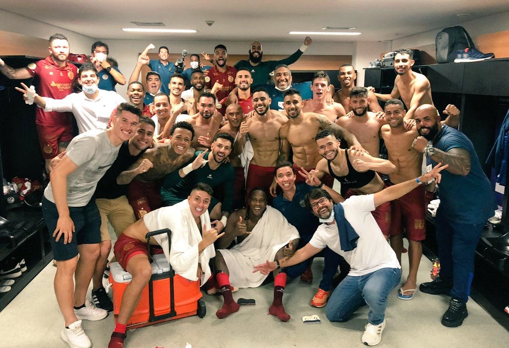 ecbahia's tweet photo. TRIUNFAÇO! ⭐ ⭐ #BBMP https://t.co/ZtudtMcRN4