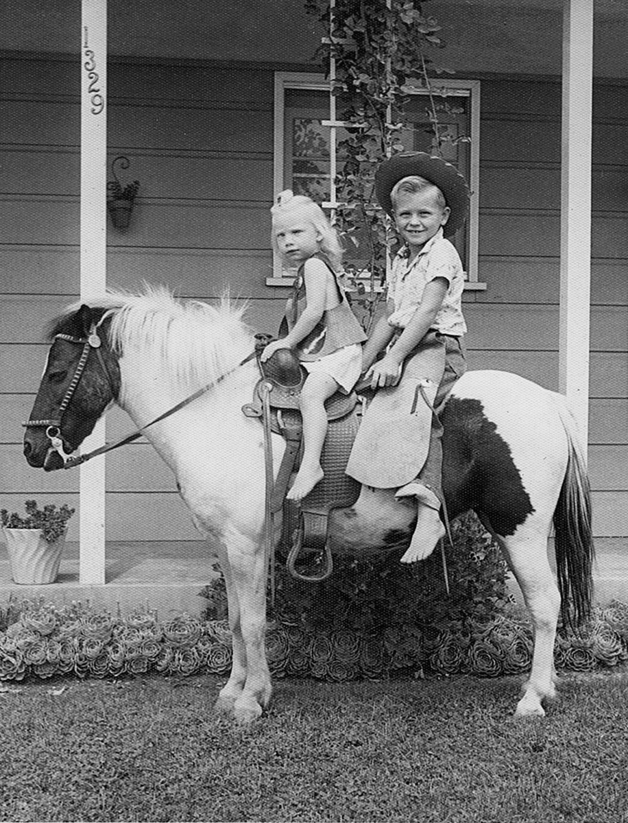 dartifactNFT's tweet photo. I'm a bit behind the times with our #HEN500k celebratory #dartifact @hicetnunc2000 release, but things do get better with time.
"Horse rides were a way of life"
x/500
0.005 XTZ
https://t.co/gH5Jbl16x5
Will burn the remaining editions in 5 days
#nftcollectors #Tezos #CleanNFT https://t.co/OdvAafV3Sl