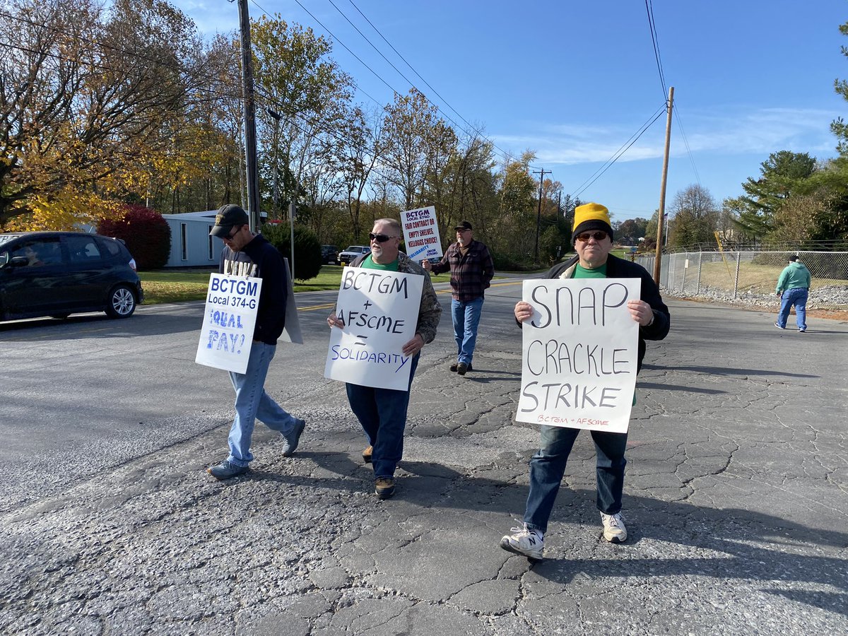 Council 13 was proud to join our sisters and brothers of @lancbctgm374g on the picket line to show our support! @AFSCME @BCTGM #Solidarity Donate to the strike fund here: gofundme.com/f/bctgm-local-…