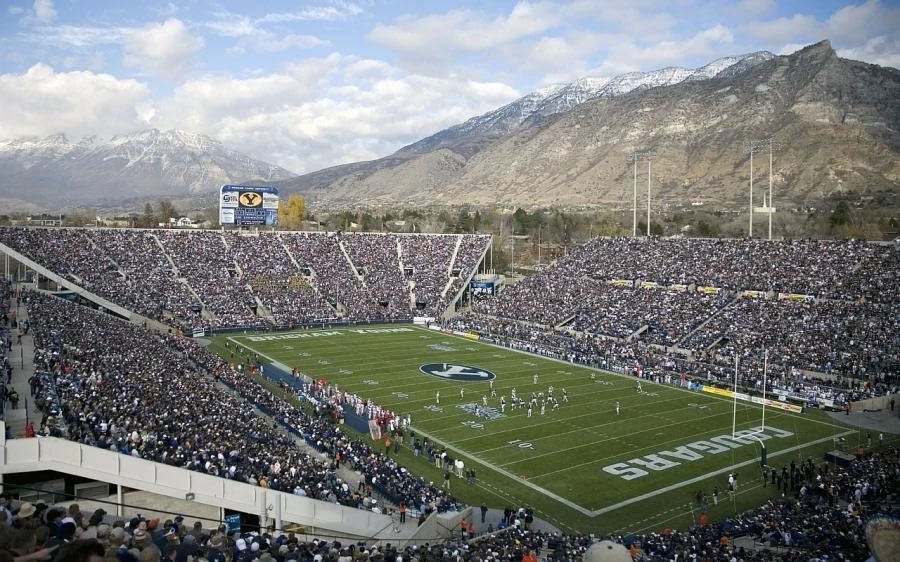 daidrenz's tweet photo. Beyond Blessed to say I received my First division 1 offer from Brigham Young University 🔵⚪️ https://t.co/sMmbgcyFwA