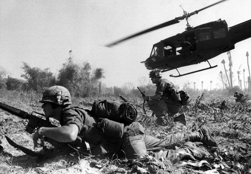 MilHistNow's tweet photo. On this day in 1965, 1,000 American troops are in action in Vietnam's Ia Drang Valley. It's the first major battle between the U.S. Army and communist NVA. https://t.co/m5GiqBS4DD