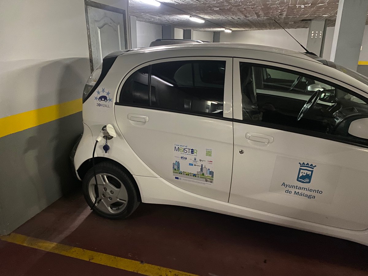 Hola <a href="/malaga/">Ciudad de Málaga</a> ¿Es necesario robar la electricidad de mi comunidad de vecinos? 
<a href="/DiarioSUR/">SUR. El periódico de Málaga</a>