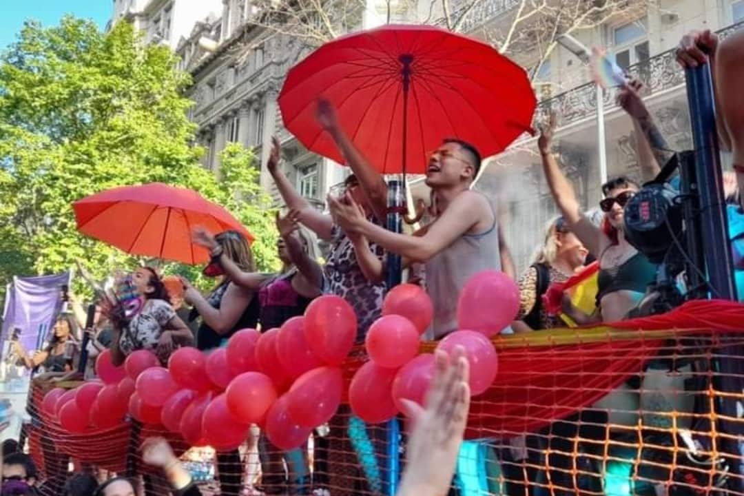 GeorOrellano's tweet image. 🌈XXX Marcha del Orgullo 🌈

Nos volvimos a encontrar en las calles para celebrar nuestra putez y seguir reclamando por los derechos que nos faltan. 

✅Derechos sociales y laborales para lxs Trabajadorxs Sexuales, no más Criminalizacion!!! 

#30MarchasDelOrgullo #Orgullo2021