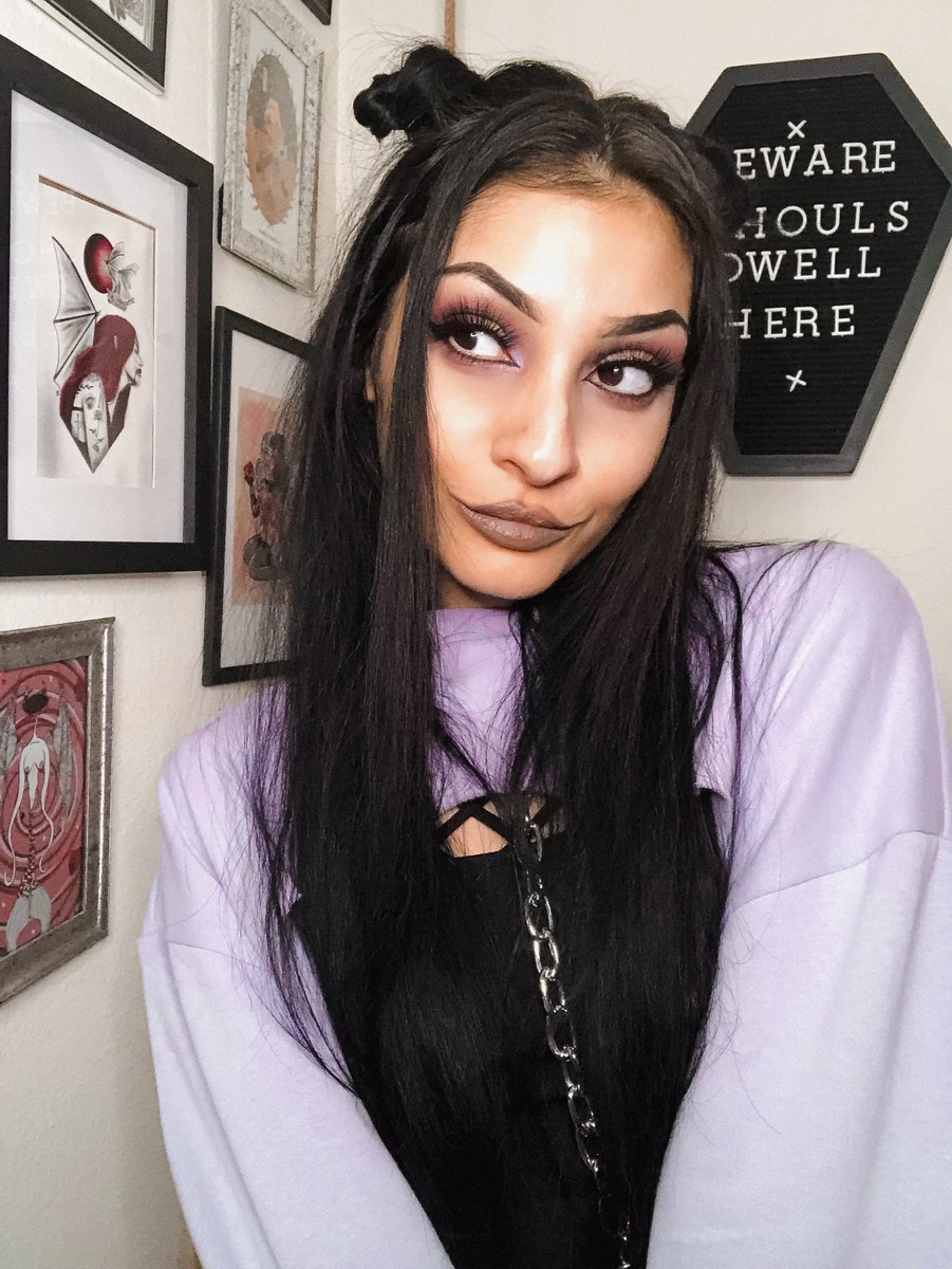 OrianaNichelle's tweet photo. lavender ghoul 💜 https://t.co/VlyrFuBFCQ