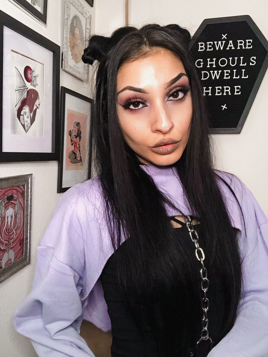 OrianaNichelle's tweet photo. lavender ghoul 💜 https://t.co/VlyrFuBFCQ