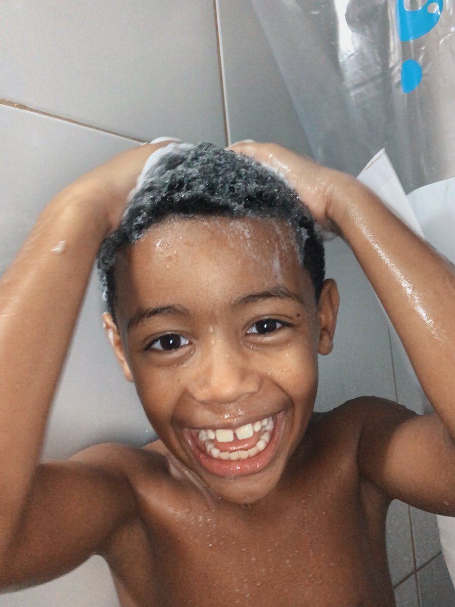 thathaAleixo's tweet photo. Achei essas fotos do meu filho  que ele tirou  . Kkkk https://t.co/kHpglKiSoc