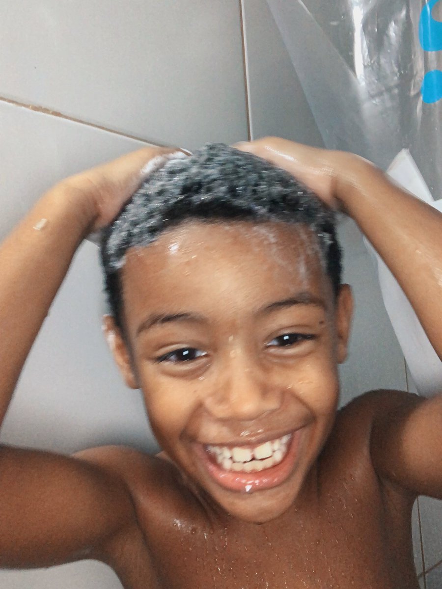 thathaAleixo's tweet photo. Achei essas fotos do meu filho  que ele tirou  . Kkkk https://t.co/kHpglKiSoc