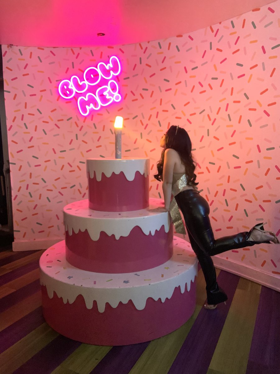 JasmineMarines_'s tweet photo. Cake for a Scorpio babe 🤍 https://t.co/72GtRmYfMz