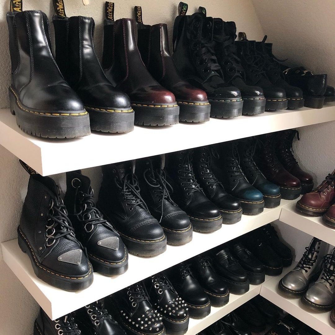 El bae: ¡Todas tus botas son iguales!
Yo: No sí sin diferentes