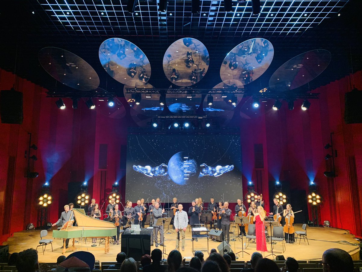 DanielCichyPWM's tweet photo. Ikoniczne „Corale, interludio e aria” Eugeniusza #Knapik.a i „Drach” Alka #Nowak.a i Szczepana #Twardoch.a zakończyły tegoroczny festiwal #Auksodrone https://t.co/4pjoLmxwsm