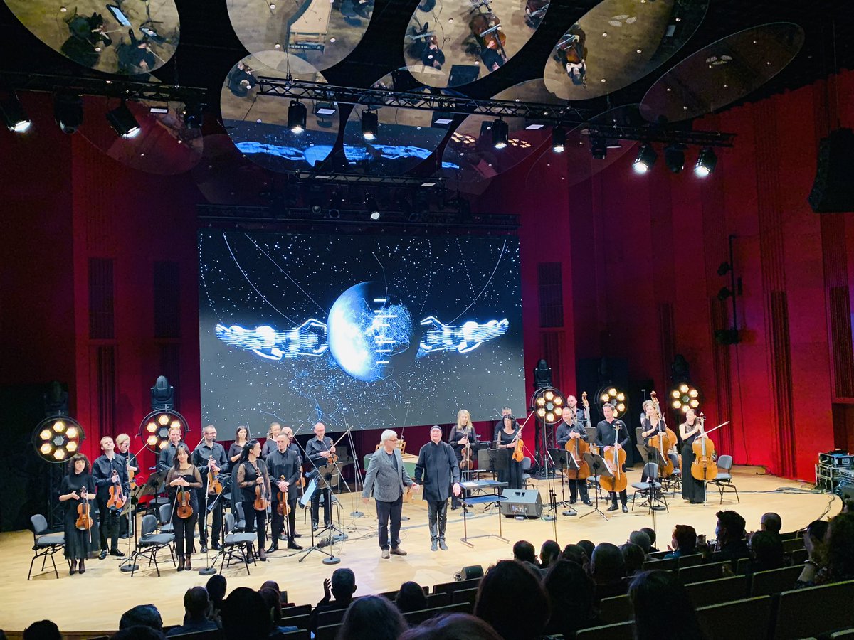 DanielCichyPWM's tweet photo. Ikoniczne „Corale, interludio e aria” Eugeniusza #Knapik.a i „Drach” Alka #Nowak.a i Szczepana #Twardoch.a zakończyły tegoroczny festiwal #Auksodrone https://t.co/4pjoLmxwsm