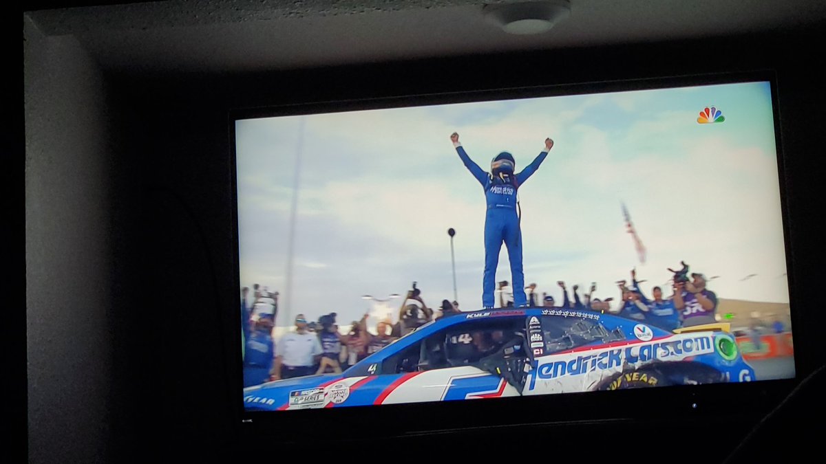 Xstreamist's tweet photo. @ClintBowyer The man can drive anything with wheels. #Nascar Champion @KyleLarsonRacin #hallYeah https://t.co/u4vk9x4KcU