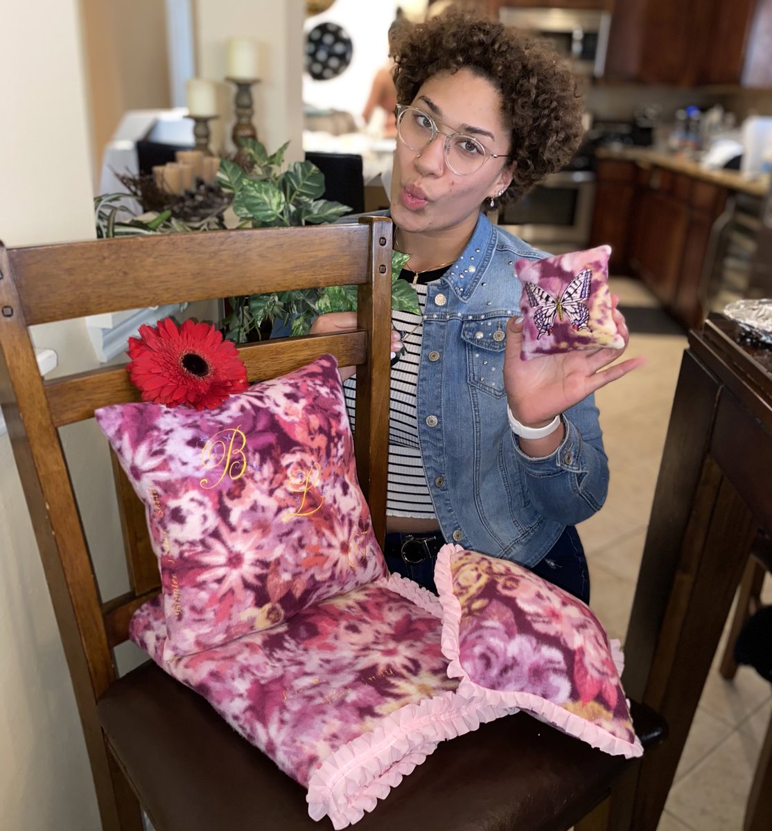 MFMemories's tweet photo. Our Founder &amp; CEO @haydnii posing with a “Welcome Baby” set! 👩🏼‍💼 🌸#Myfirstmemories #SmallBusiness https://t.co/r46xzPP7UM